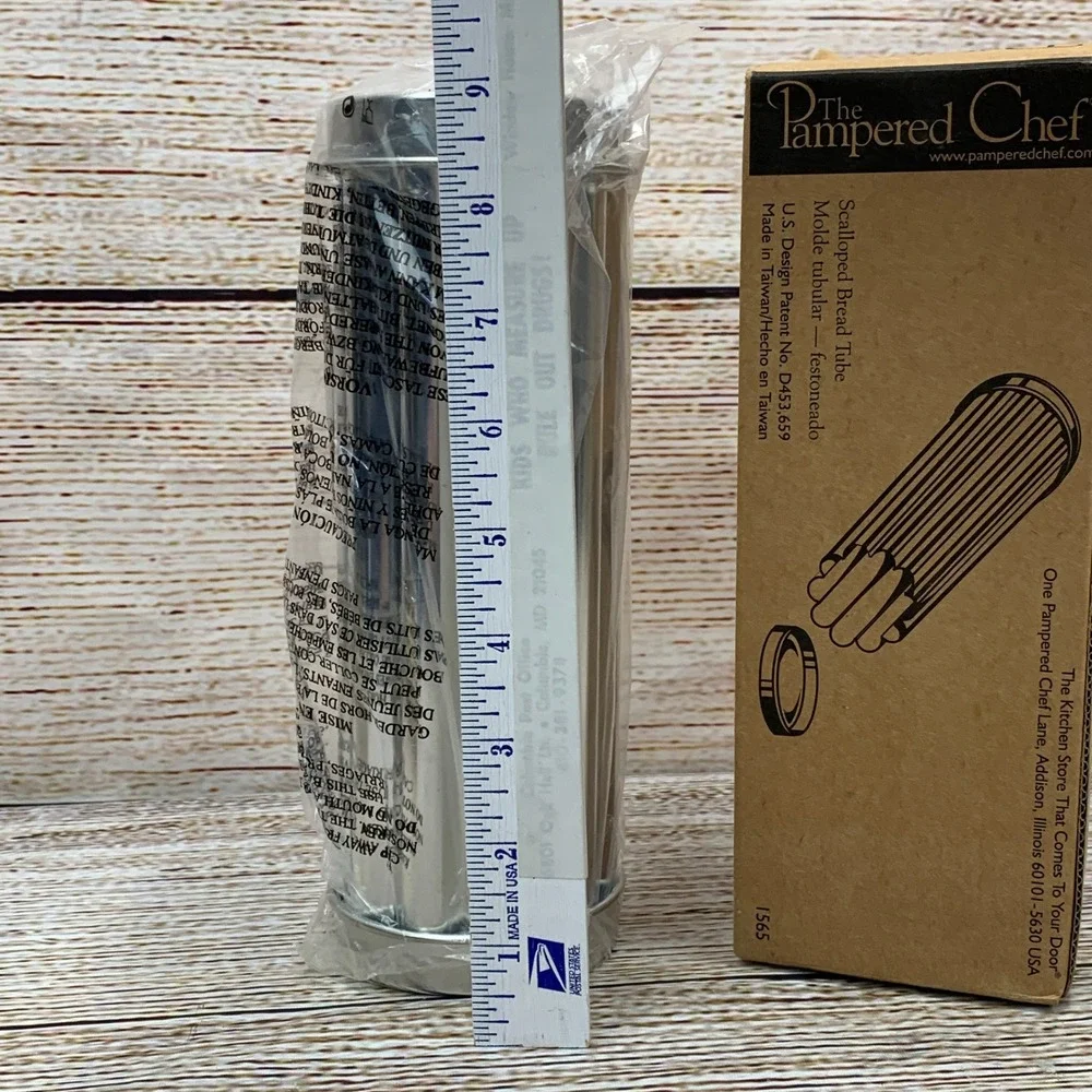 Pampered Chef Scalloped Bread Tube Mold for French‎ Bread 1565 New in Open Box